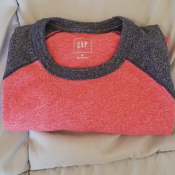 GAP T - Picture 3 of 3